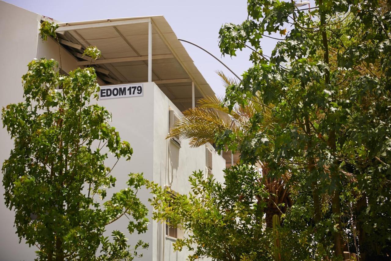 אדום 179, נופש Holiday home