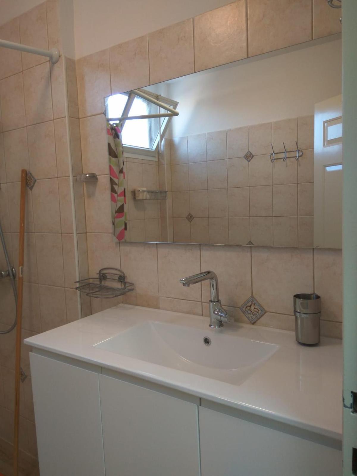 אדום 179, נופש Holiday home